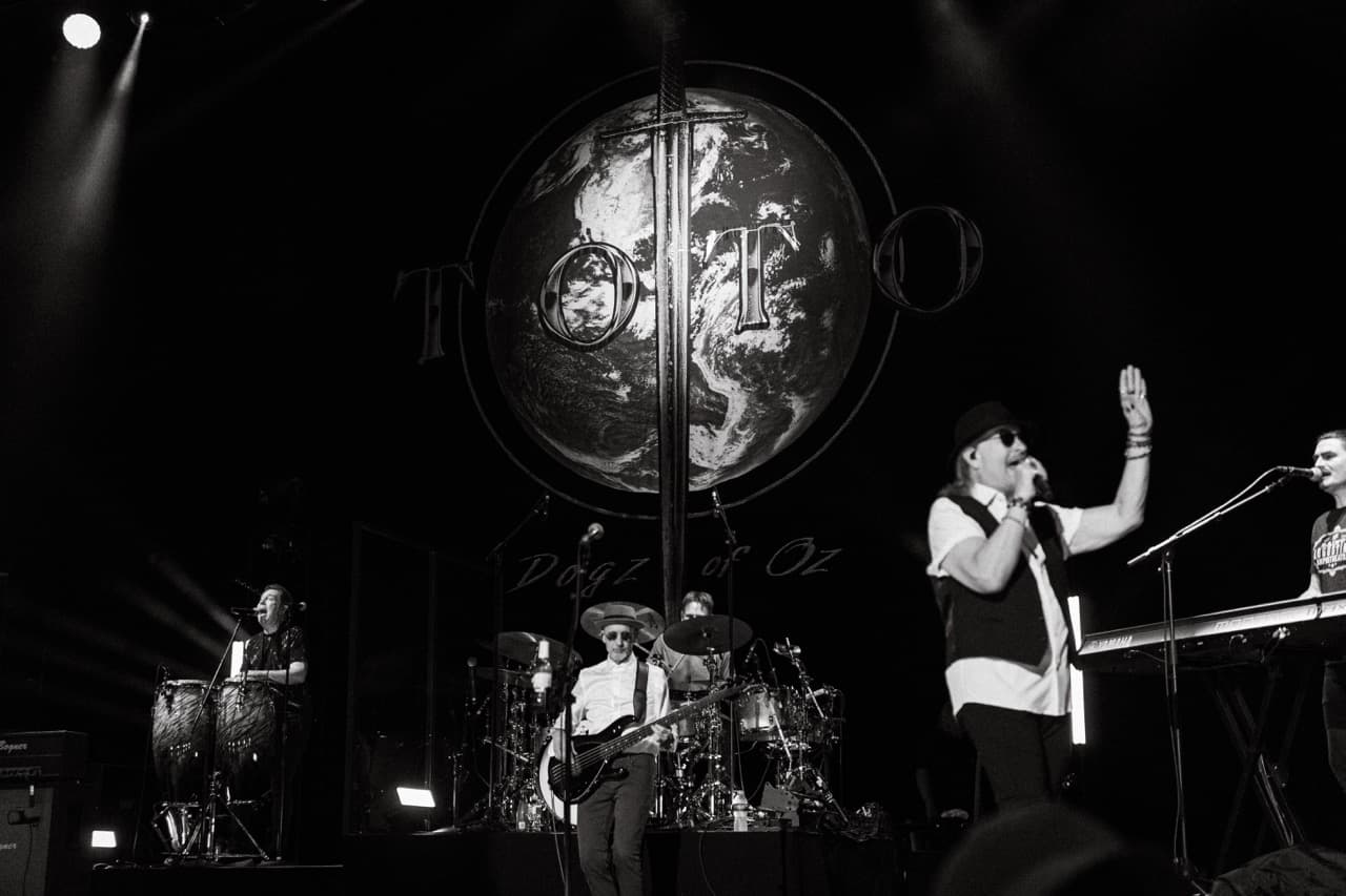 Toto — 11